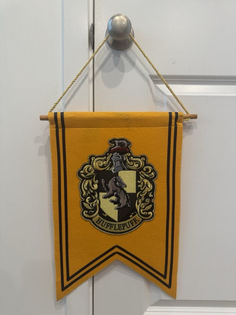 Wizarding World Of Harry Potter Hufflepuff Banner Universal Orlando Yellow EUC
